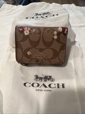 NWT Coach Brown Signature Floral Trifold Wallet Coach No 6864